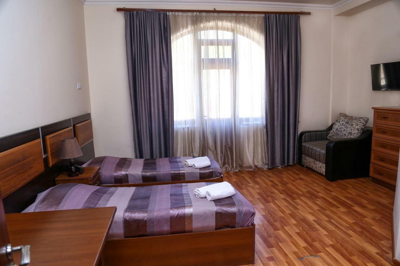 Lara Hotel Goris Extérieur photo