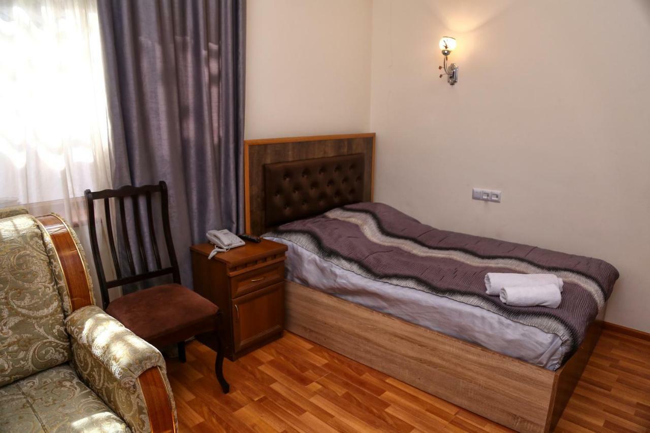 Lara Hotel Goris Extérieur photo