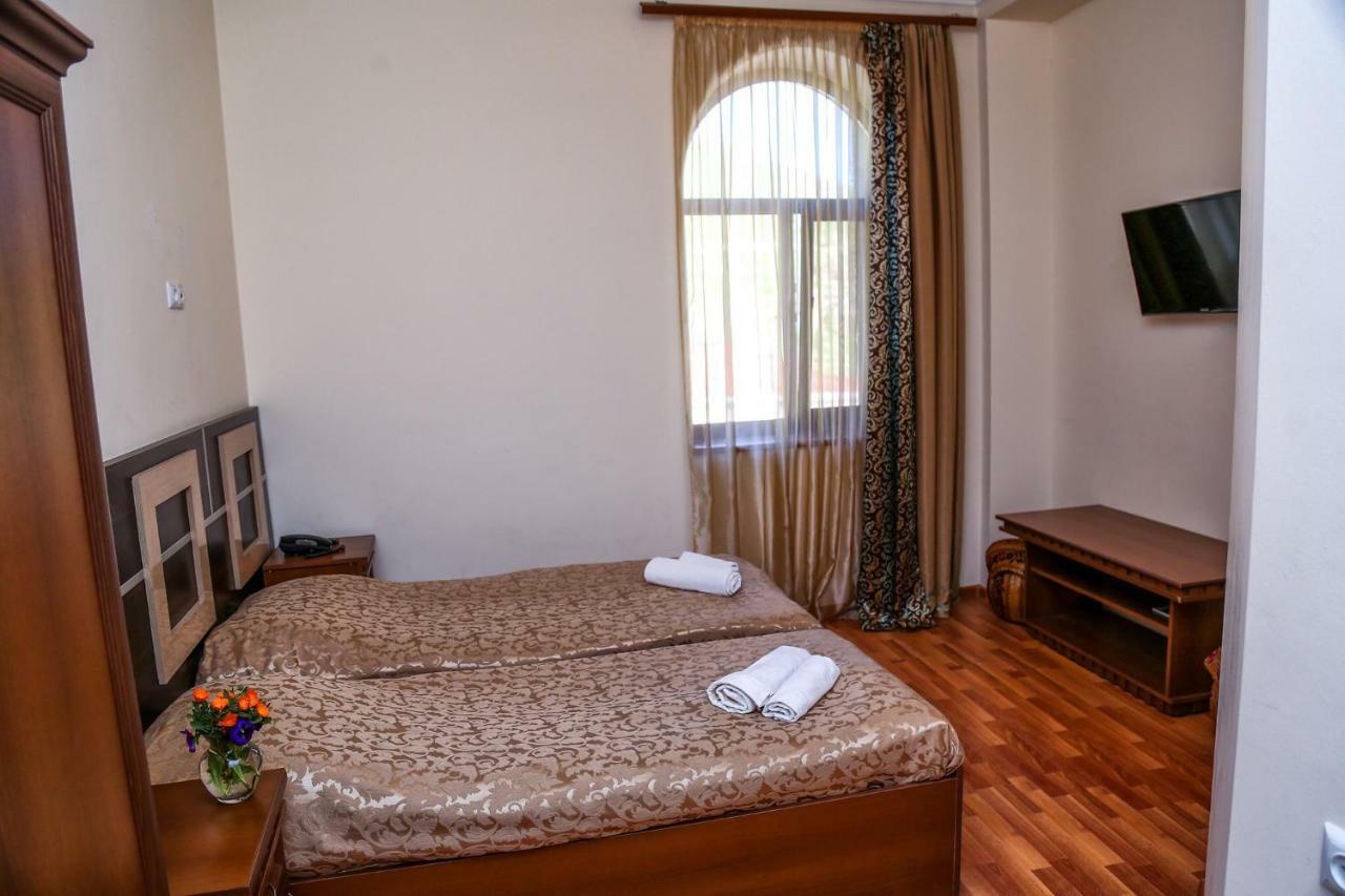 Lara Hotel Goris Extérieur photo