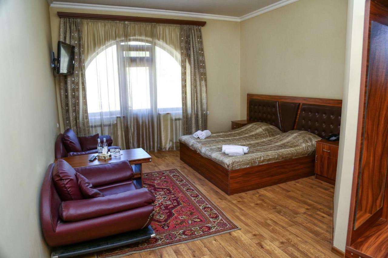 Lara Hotel Goris Extérieur photo