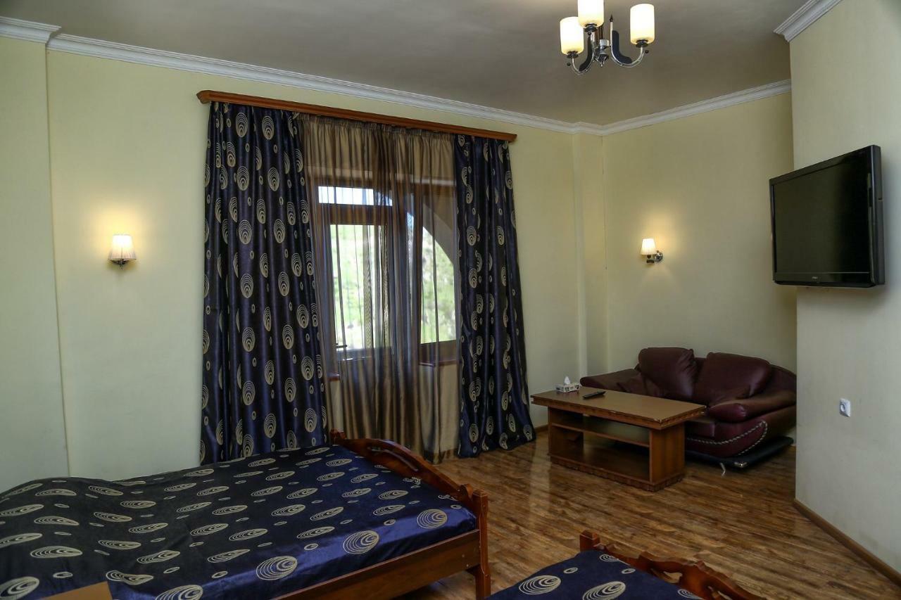 Lara Hotel Goris Extérieur photo