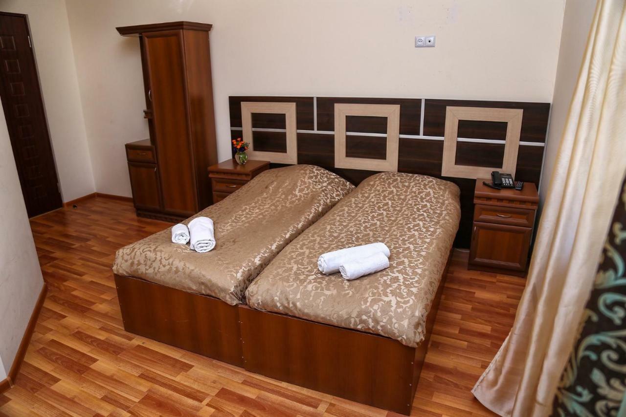 Lara Hotel Goris Extérieur photo