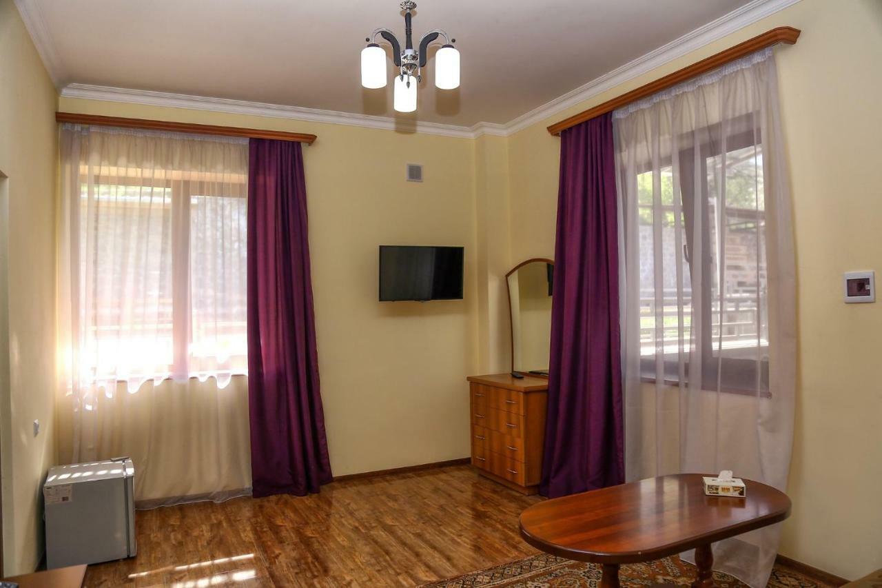 Lara Hotel Goris Extérieur photo