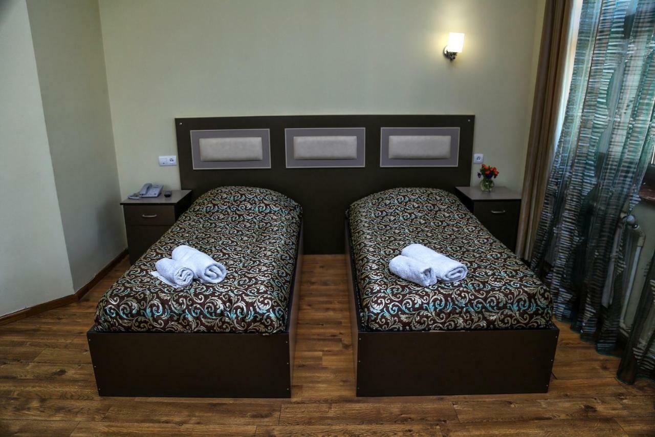 Lara Hotel Goris Extérieur photo